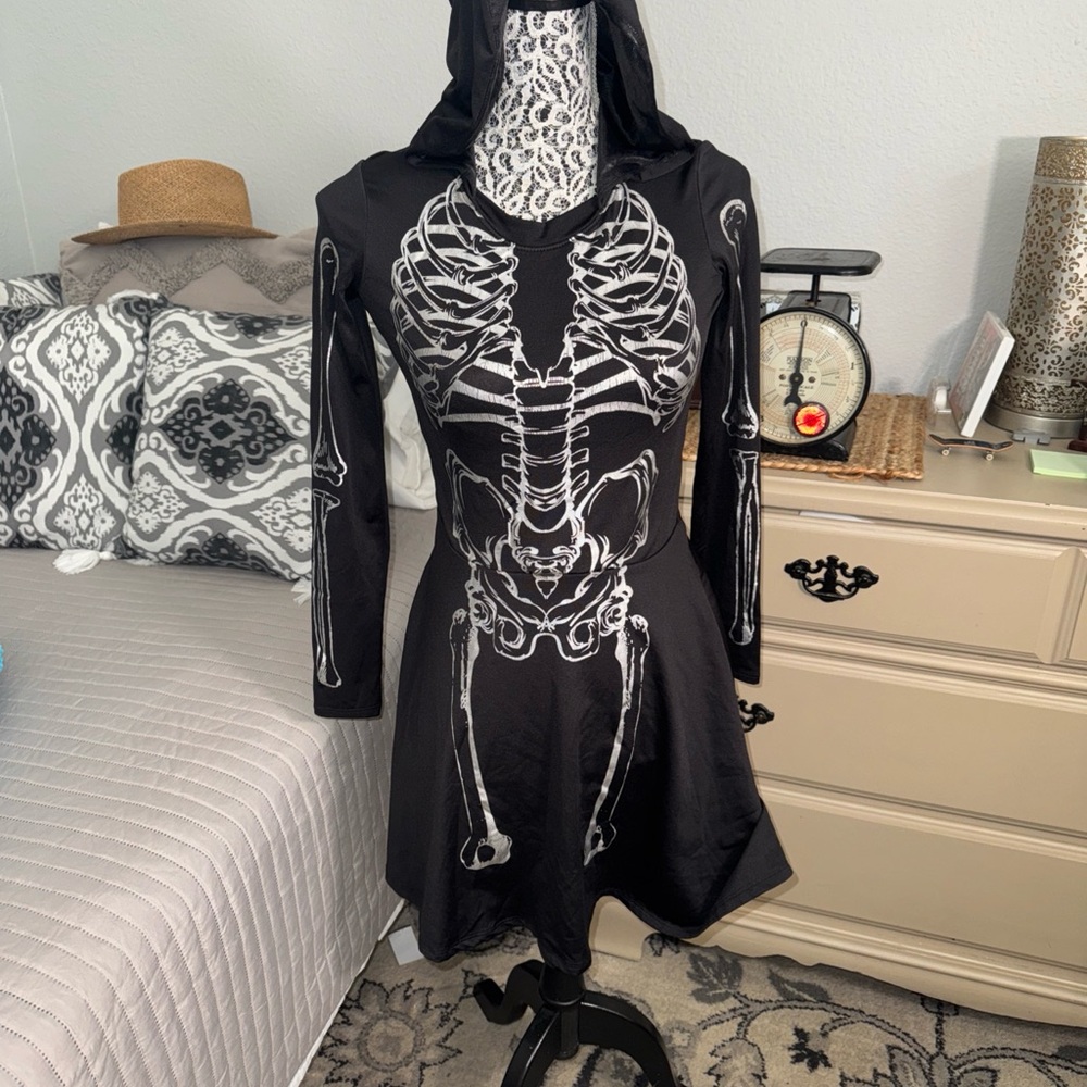 Spirit of Halloween Black Skeleton metallic Print Hooded Dress size small